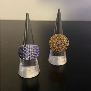 Set of clear ring holders